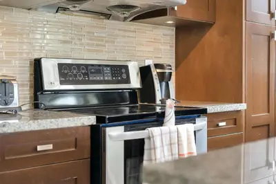 Gallery image of 2BR Lakefront Lux Escape! in Harrison Hot Springs