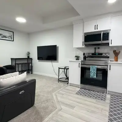 Cozy & Quiet Calgary 2BR Suite