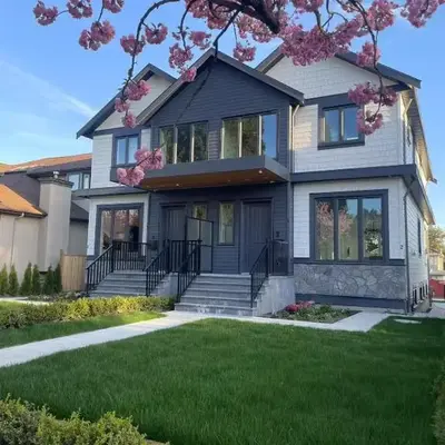 3 bed duplex in Kitsilano 10 min to airport and 10 min to downtown
