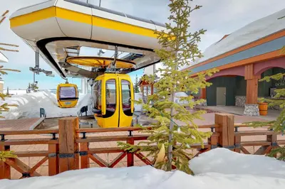 Gallery image of Snowbanks 1 in Big White