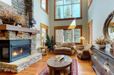 Gallery image of Snowbanks 3 in Big White