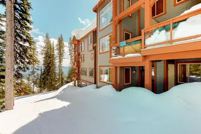 Gallery image of Snowbanks 3 in Big White