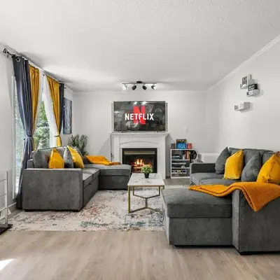 Bright 3-Bed Retreat Near the Zoo and Downtown