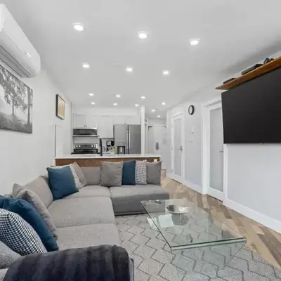 1BR and Den in Marketplace Lodge