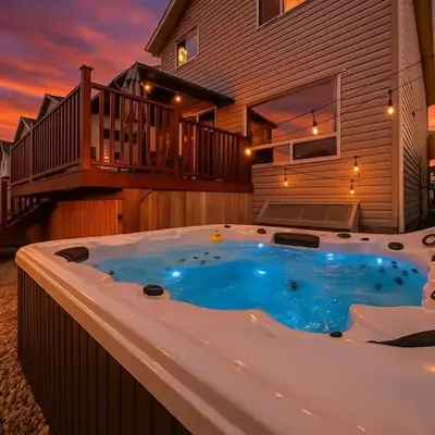 5BD Jungle Oasis - HotTub - BBQ - King Bed - Games - Garage