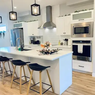 The Downtown Oasis - A Spacious Family Friendly 3 Bedroom House Close to Everything