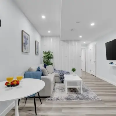 Basement in Calgary - 10 Mins from Calgary Airport
