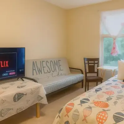 Bright Downtown Room Walk Everywhere Aurora Nearby