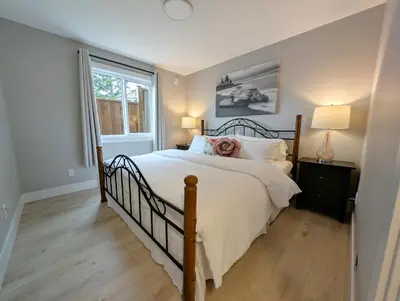 a bedroom with a large bed and a window at Oakview Hideaway in Victoria