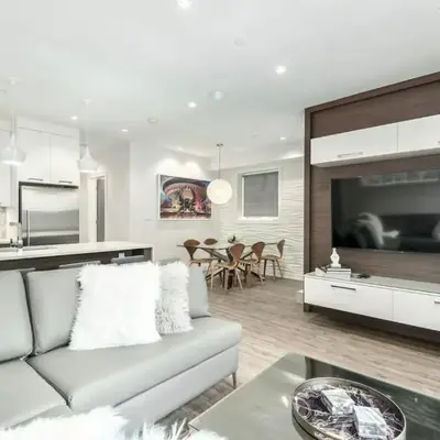 Kitsilano Retreat at Private 3 Bed with Parking and BBQ