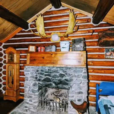 Country Rustic Loghouse at Teepee Meadows