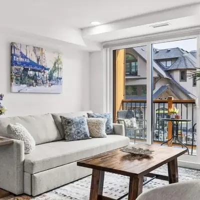 Newly Built 2BR and 2BA MtnView Retreat in DT Canmore