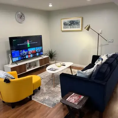 Beautiful Entire 2 Bedroom Suite