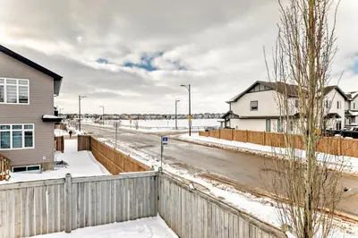 Gallery image of Gorgeous home in Newcastle close to many amenities in Edmonton