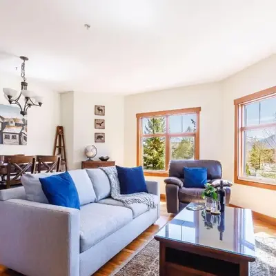 McAuley Manor - Mountain Views Downtown Location
