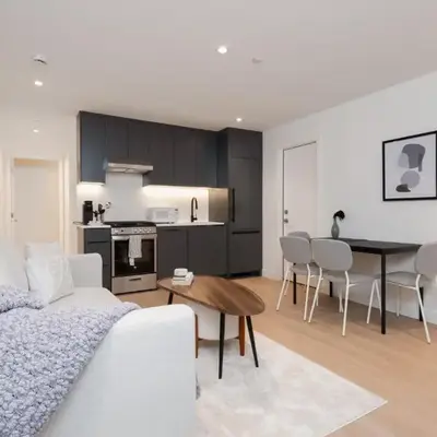 Brand New Cozy Suite near Collingwood School