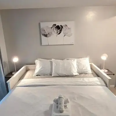 Bright 2BR Close to Seabus