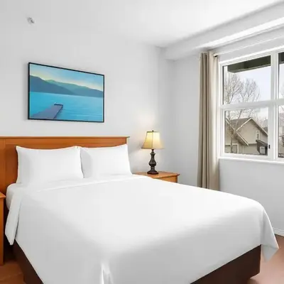 Stylish 1BR Haven in CanmoreDT near Banff Sleeps 4