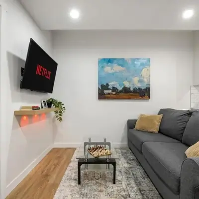 Modern 2BR Private Suite Near Calgary Airport