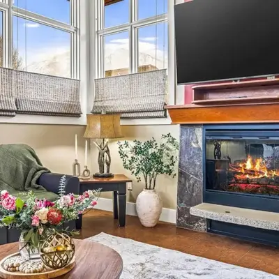 Cozy 2BR Retreat Mountain View with Pool and Hot Tub