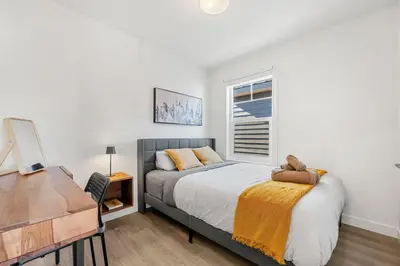 Gallery image of Luxurious Townhome in Aspen with King Bed Large Dining Area and Sleeps 8 in Calgary