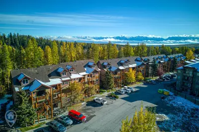 an aerial view of a lodge with cars parked in a parking lot at Kimberley Ridge by StayIn in Kimberley