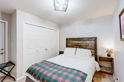 Gallery image of Hilltop Hideaway Condo - Legacy 401 in Big White