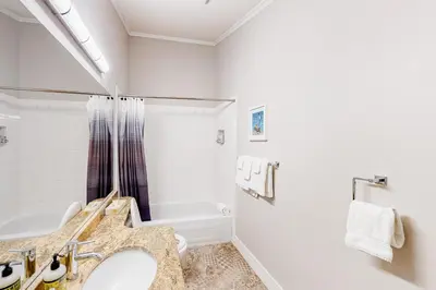 Gallery image of Hilltop Hideaway Condo - Legacy 401 in Big White