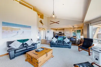 Gallery image of Hilltop Hideaway Condo - Legacy 401 in Big White