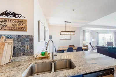 Gallery image of Hilltop Hideaway Condo - Legacy 401 in Big White