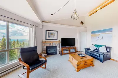 Gallery image of Hilltop Hideaway - Legacy 401 in Big White