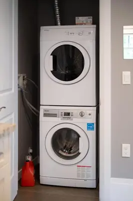 a washing machine and a washer in a room at Brand New Stylish 2 bedrooms Suite in Shaughnessy in Vancouver