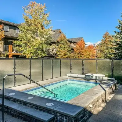Rockies Getaway 2BR with Patio Hot Tub and Gym