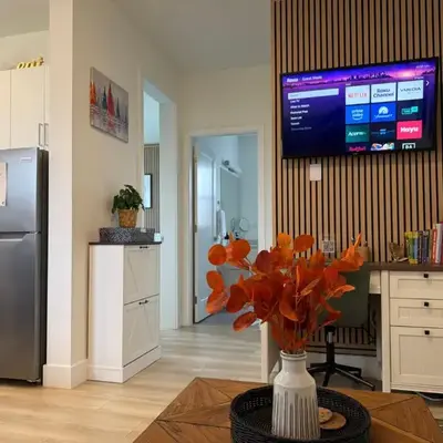 Modern 1BR Suite with Laundry