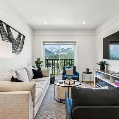 4BR Golden Ridge Mountain Escape with Hot Tub and Gym