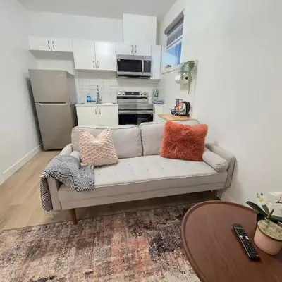 Amaville - One BRM Private Suite in West Edmonton
