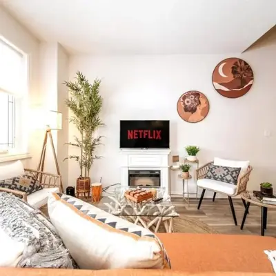 Luxe Escape Duo - 8 Beds - Sleeps 22 - 4 Car Garage