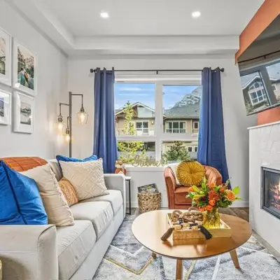 Mountain Modern 2BR Townhome with Stunning View