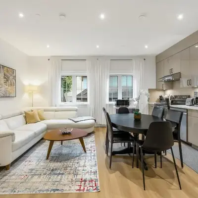Brand-New Luxury Dunbar 4BR Home - Near UBC - Sleep 10 - Ideal for Family