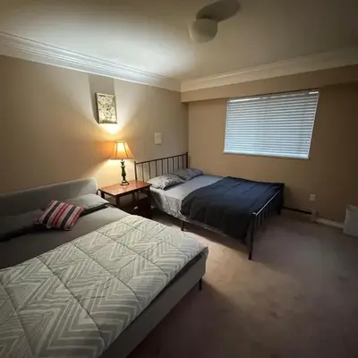 North Delta Guest House - Scott Rd & Rapid Transit - Airport 20 Min - Free Parking & Fast Wi-Fi
