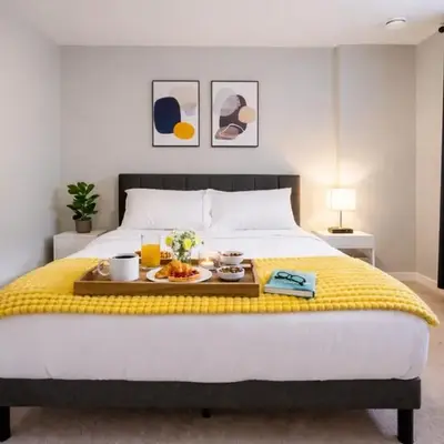 Modern 1BR Suite Sleeps 3-4 in Near YYC Calgary Airport