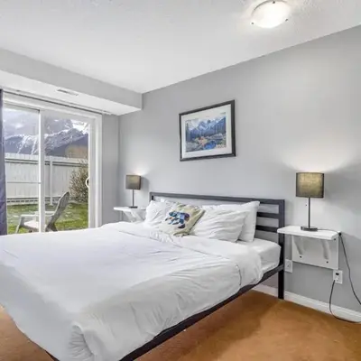 Spacious 2BR unit near DT Canmore and Banff