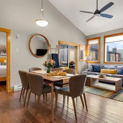 3BR Luxury Top Floor Condo with Great views