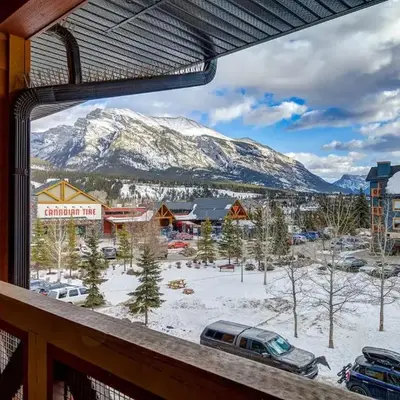 Spacious 3 BR Condo with Gym and Hot tub