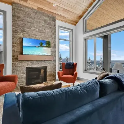 Western Star Chalet Ski in out and Amazing Mtn View