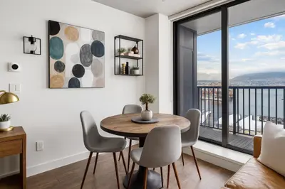 Gallery image of Rare Panorama North Shore Mountains Harbour from this 2-Bedroom in Vancouver