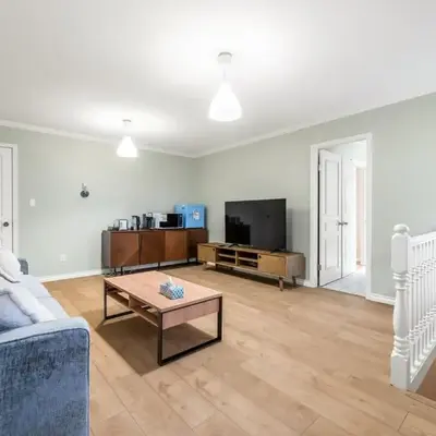 Stylish 1BR Suite with Private Entrance in Richmond