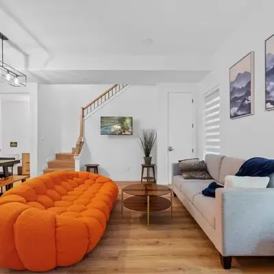 Luxurious Large 3 Bedroom Loft Saskatchewan Drive