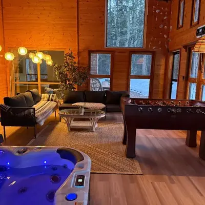 Private 2BR Forest Suite in Bragg Creek with Hot tub