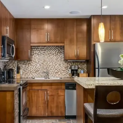 Cozy Rocky Mountain Studio with Hot tub and Gym
